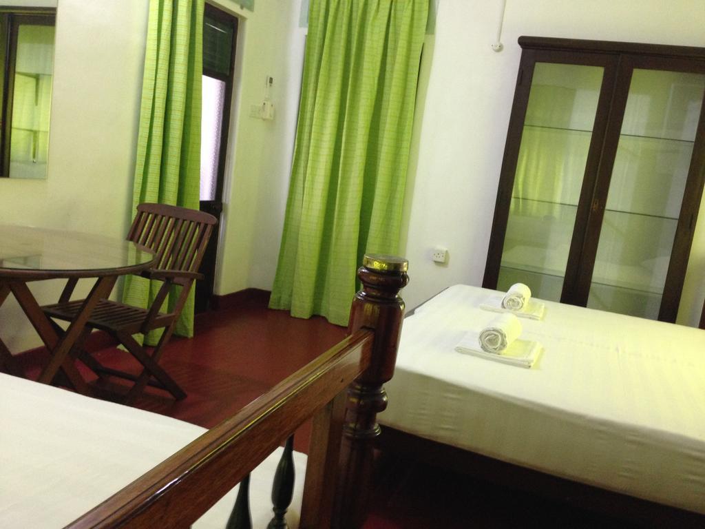 Hamilton House Hotel Negombo Room photo