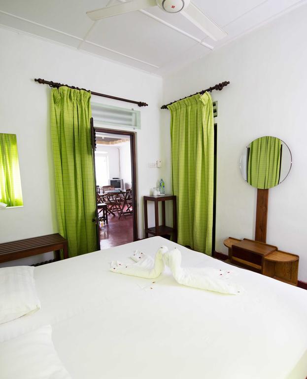 Hamilton House Hotel Negombo Room photo