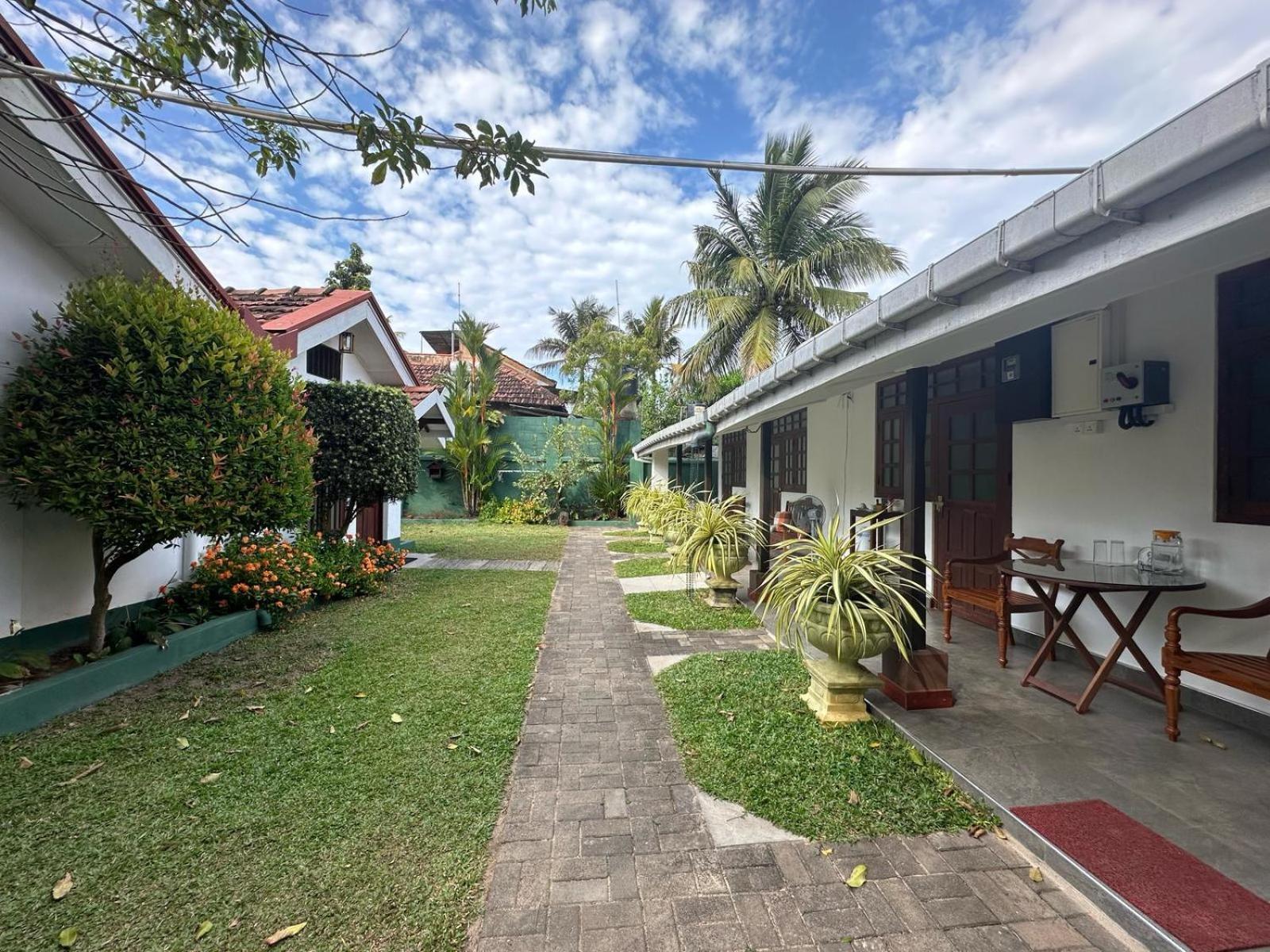 Hamilton House Hotel Negombo Exterior photo
