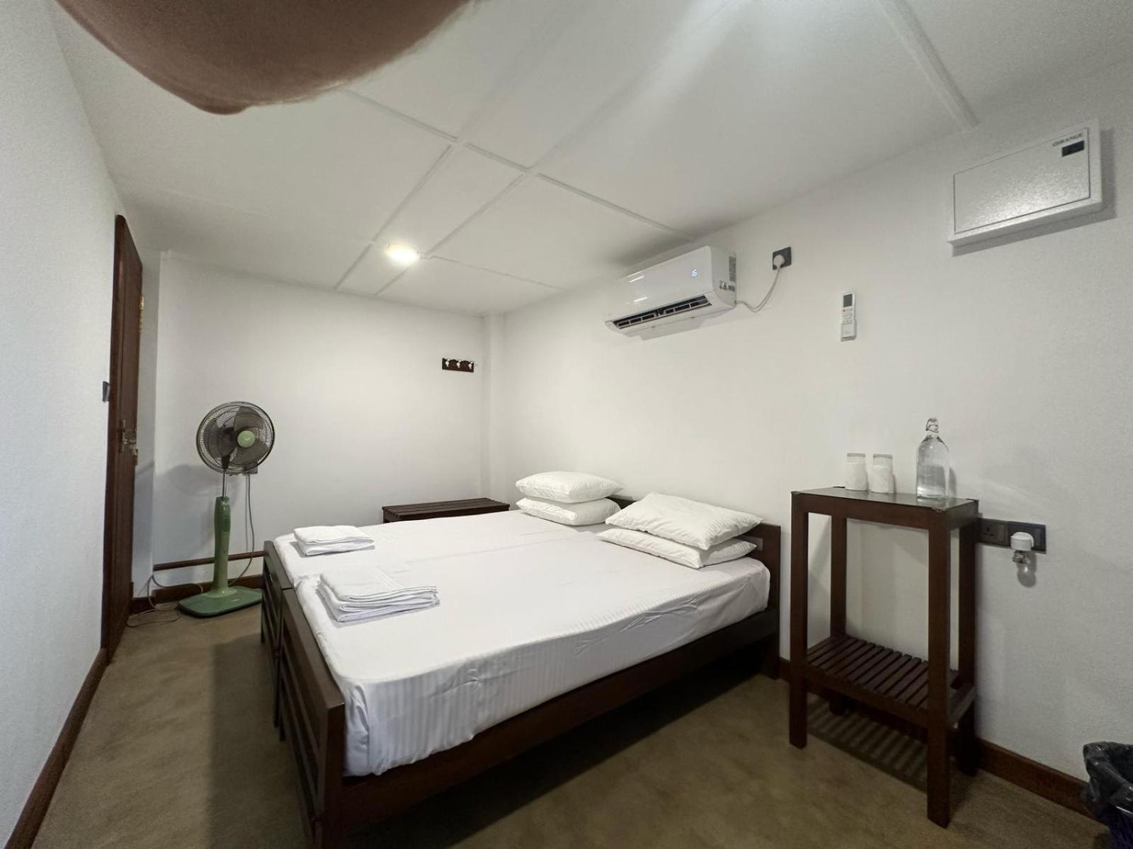 Hamilton House Hotel Negombo Exterior photo