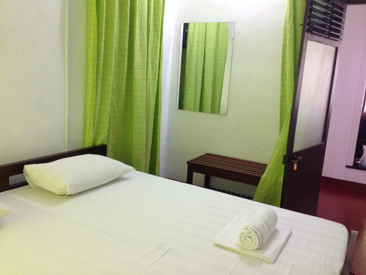 Hamilton House Hotel Negombo Exterior photo